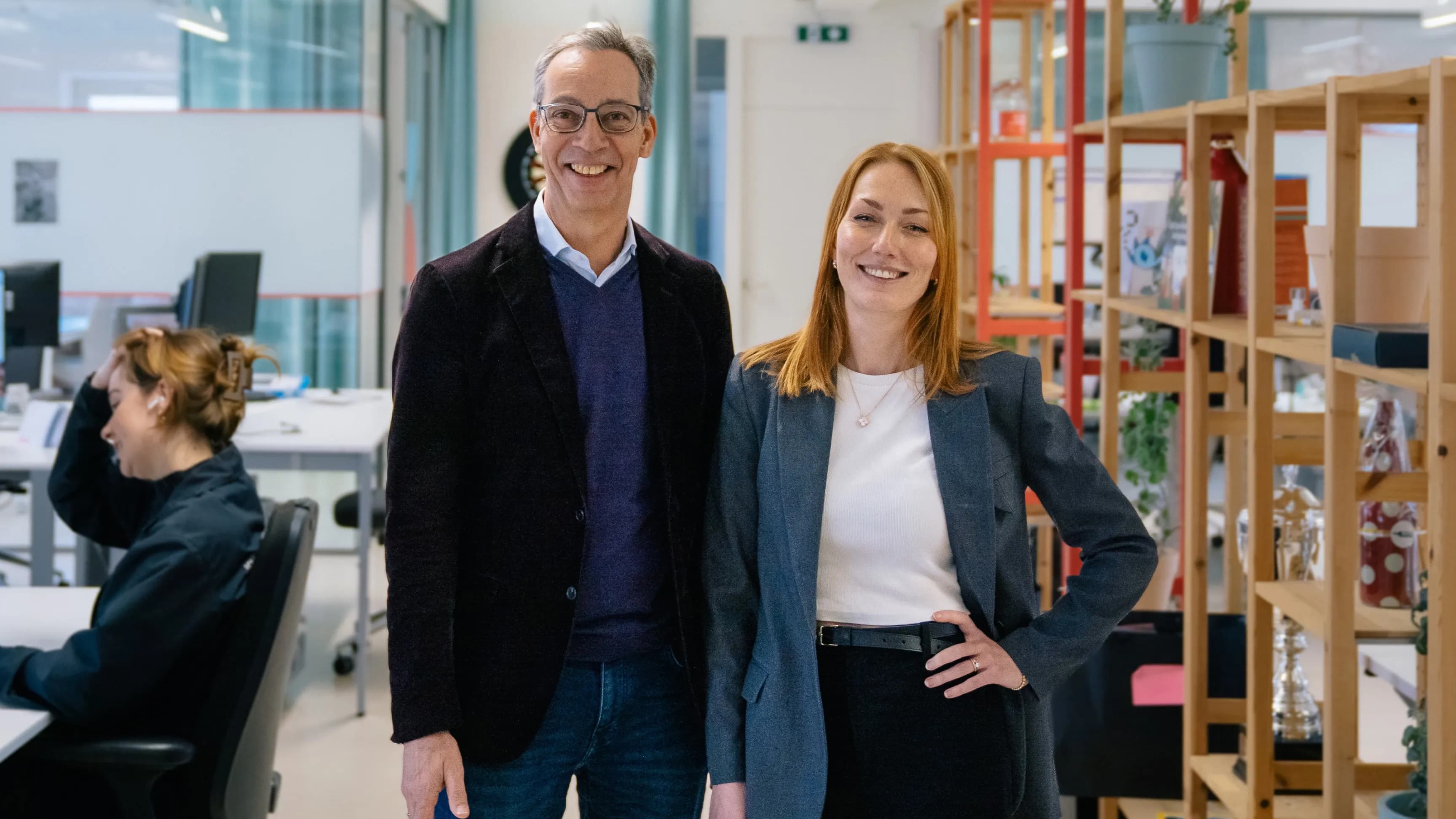 Joost en nicky poseren voor foto